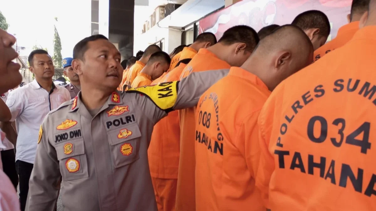 Polres Sumedang menangkap para pengedar itu, di tangkap dati sejumlah tempat berbeda. 